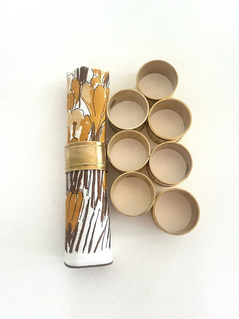 Vintage Set of 8 Brass Napkin Rings Classic Design Made in India
